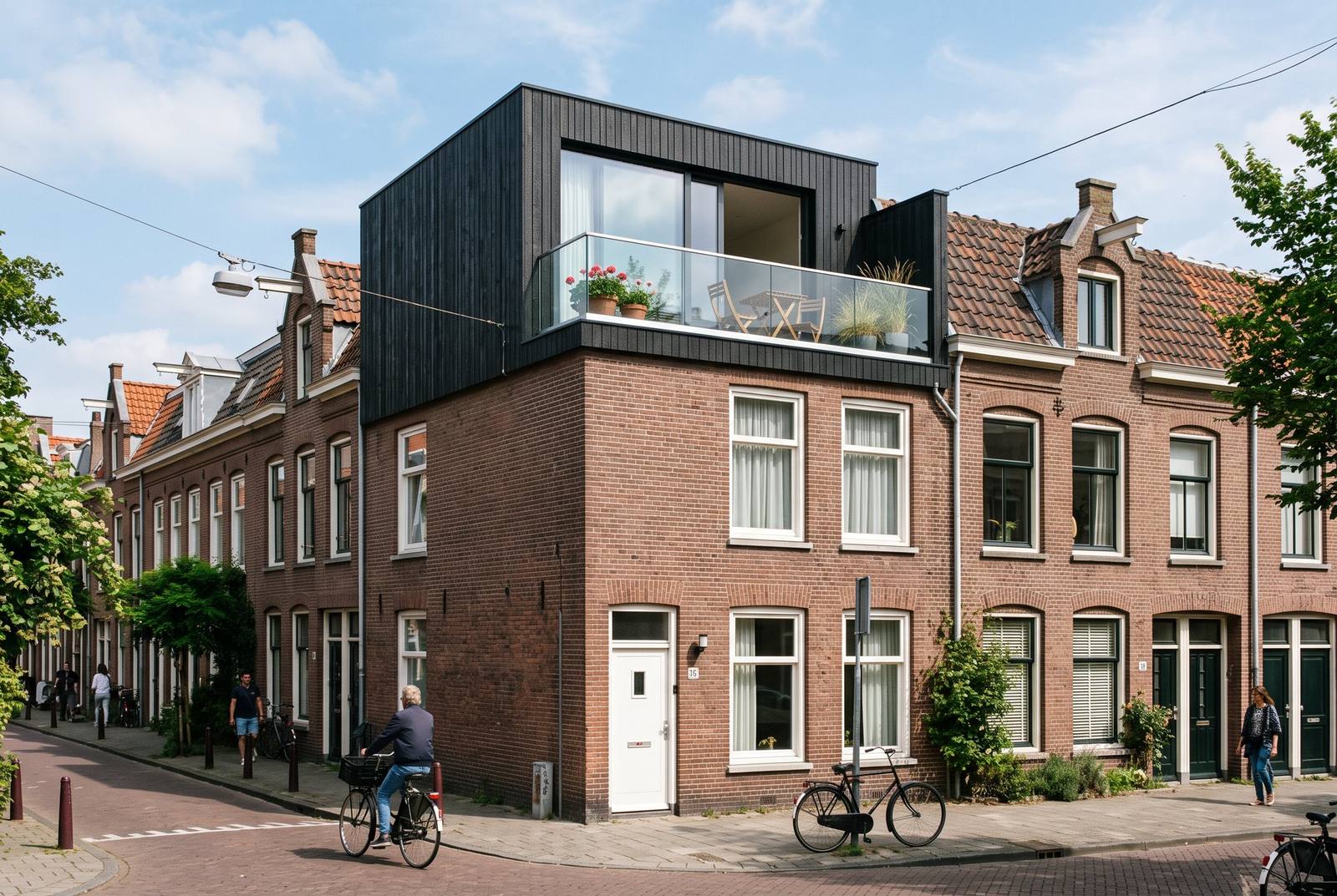 Dakopbouw met dakkapel op een pannendak